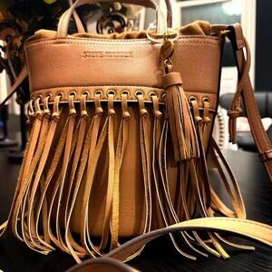 Steve Madden Boho Fringe Bucket Bag Crossbody Purse Tan NWT